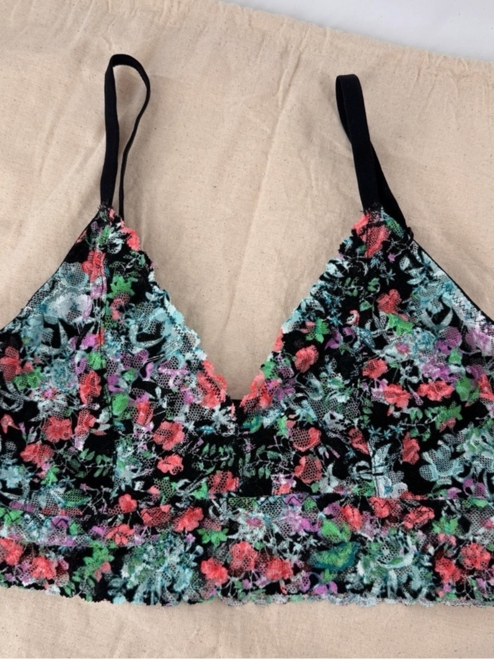Lot 2 Victoria Secret Bralette Black Flowers Crocheted Lace Size Medium - Picture 3 of 5